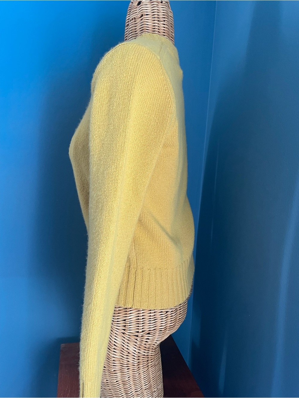 Tory Sport 100% Cashmere Crew Neck Sweater Mustard Yellow Logo Size XS - Picture 5 of 14